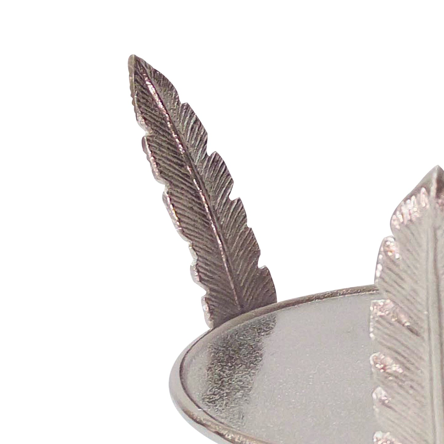 Aluminum Candle Holder Surrounded With Three Leaf Pillars Silver