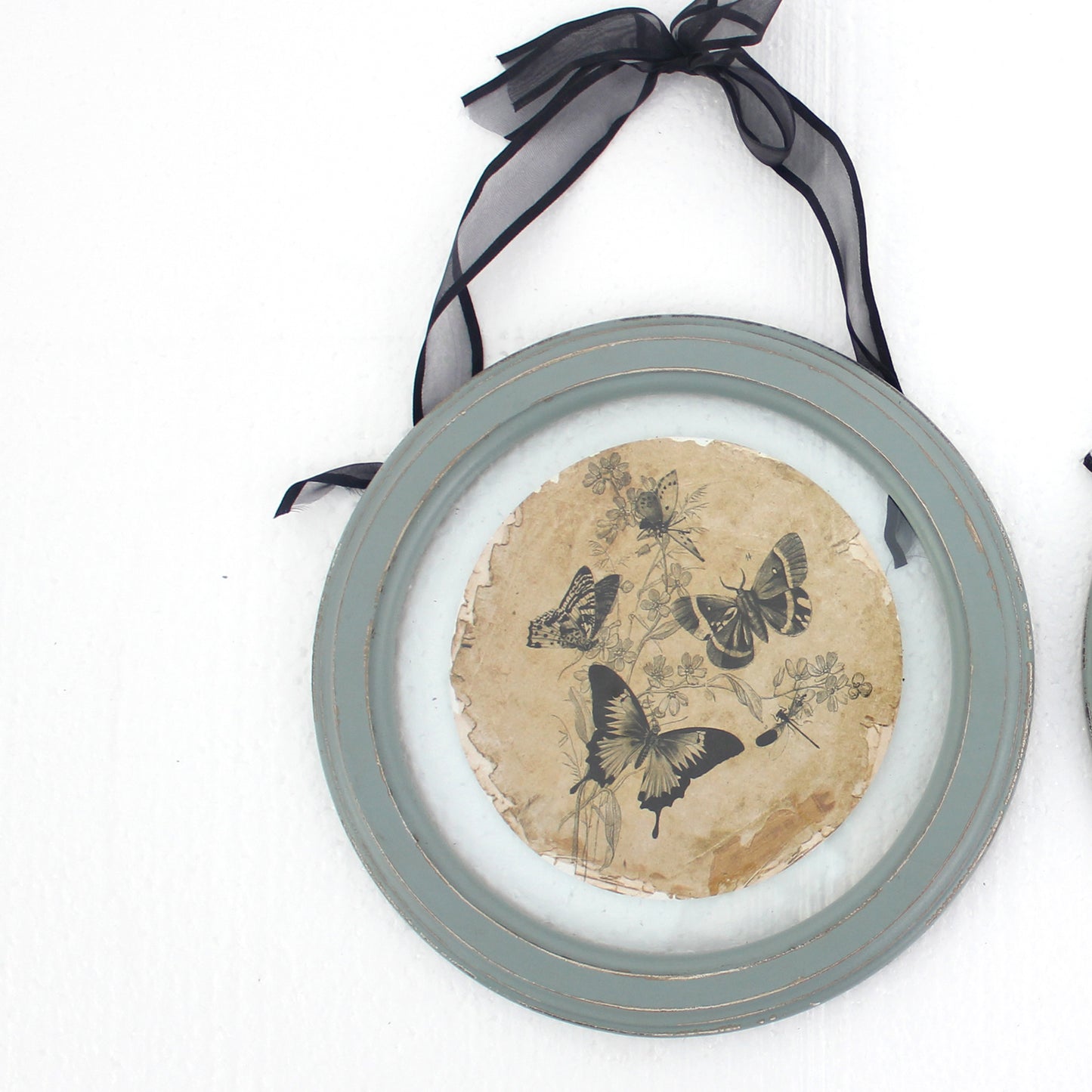 2 Piece Glass Plate Design Wall Decor With Ribbon Hanging Gray And Clear