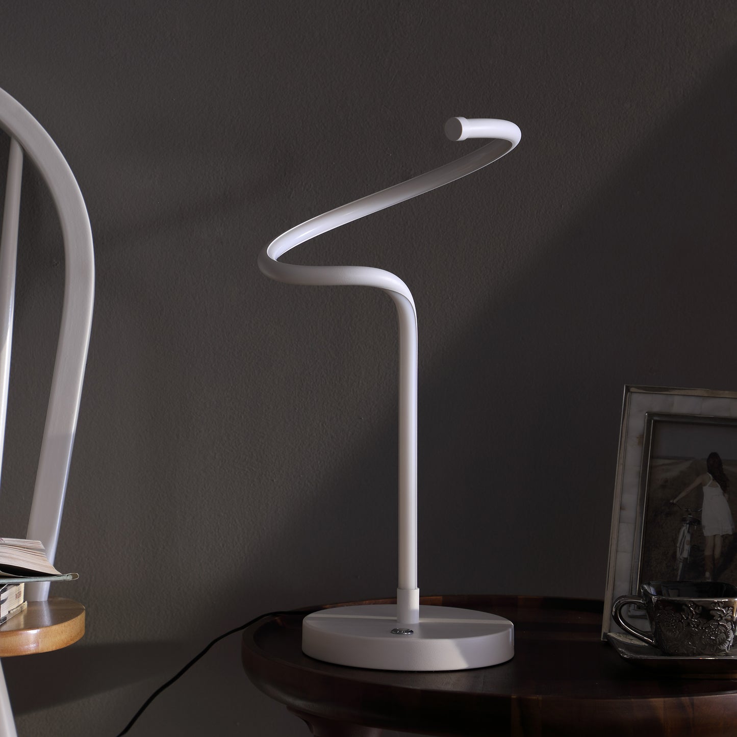 19" In Led Matte White Curvilinear S-curve Spiral Tube Led Table Lamp