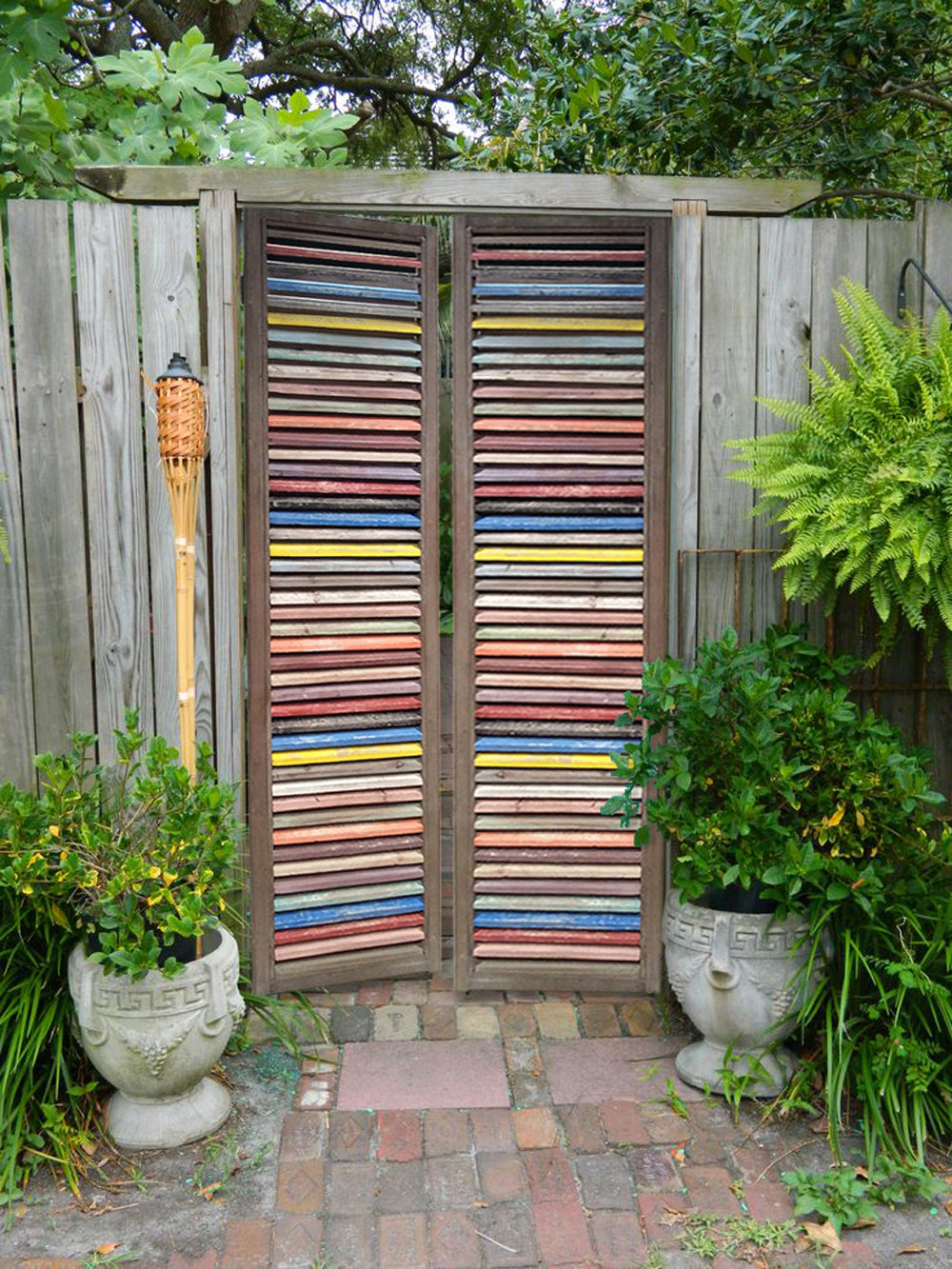 Screen Gems Multi-colored Shutter Screen